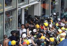 CONTINUA A REBELIÃO NA CIDADE CHINESA