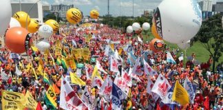 A PEC 171 quer acabar com a capacidade de organização dos trabalhadores