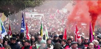 Greve geral leva um milhão de trabalhadores às ruas na França