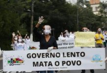 Moradores de Paraisópolis enfrentam Dória em meio pandemia