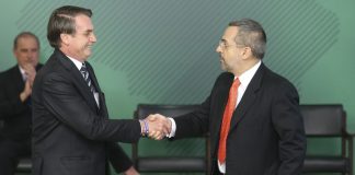 Seguem os ataques de Bolsonaro e Weintraub à Educação durante a Pandemia