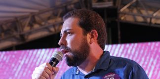 Bolsonaro usa PF para perseguir Guilherme Boulos