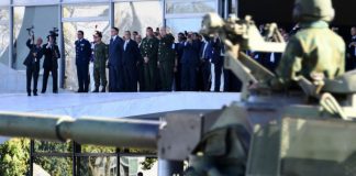Bolsonaro mobiliza tropas para pressionar votação da PEC do voto impresso na Câmara