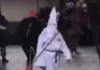 Professor da rede pública aparece vestido de Ku Klux Klan