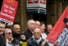 Mais de 50.000 ferroviários entram em greve no Reino Unido paralisando o país