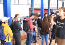 UFOP e IFMG | Panfletagem e piquete alertam para situação de emergência nas instituições de ensino.