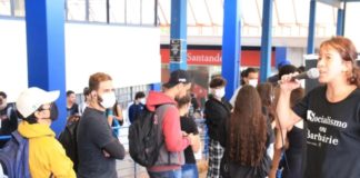 UFOP e IFMG | Panfletagem e piquete alertam para situação de emergência nas instituições de ensino.