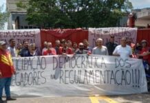 Entregadores protestam contra a precarização do trabalho no Brasil