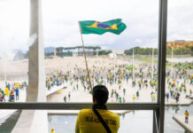 Fracassa o Capitólio à brasileira