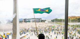Fracassa o Capitólio à brasileira