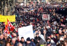 Macron impõe sua reforma por decreto: Continuar a greve e a mobilização até que a reforma caia!