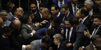 Tarifaço de Trump e contraofensiva da extrema direita para impedir prisão de Bolsonaro