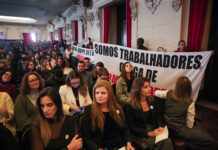 “Canta samba e apoia a exploração”: Barroso é cobrado por trabalhadores em evento em São Paulo