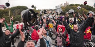 “Ifood Move escravidão e mortes” Entregadores realizam ato na porta de evento milionário do Ifood