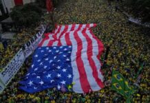 Bolsonaristas tomam as ruas pela anistia aos golpistas e agradecendo a intromissão de Trump