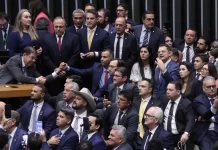 Cadeia já para Bolsonaro e todos os golpistas! Sem conciliação, enterrar a PEC da Bandidagem pela mobilização