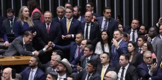 Cadeia já para Bolsonaro e todos os golpistas! Sem conciliação, enterrar a PEC da Bandidagem pela mobilização