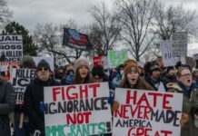 Minneapolis resiste ao ICE enquanto Trump ameaça enviar o Exército