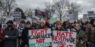 Minneapolis resiste ao ICE enquanto Trump ameaça enviar o Exército