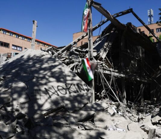 A trégua com o Irã e a crise política: uma humilhação para Trump