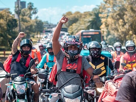 Entregadores ao derrotar PLP 152 mostram o caminho