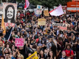Lutar para garantir a não punição e a readequação do calendário universitário!