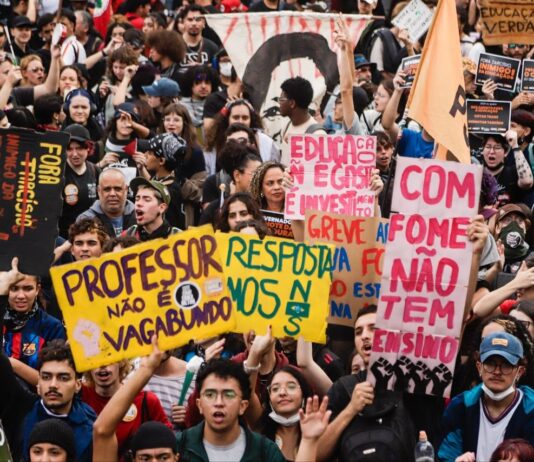 Militarização, plataformização e privatização: os ataques de Tarcísio à educação