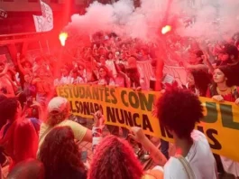 FLÁVIO BOLSONARO JAMAIS! Incendiar as ruas pelo fim da 6×1 e para varrer a extrema direita!