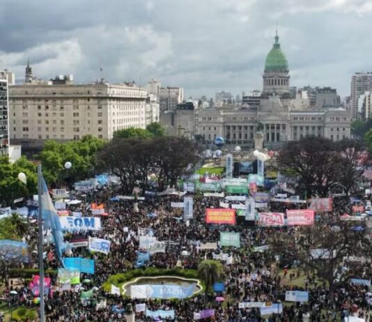 Não dá mais para aguentar Milei! Multitudinária Quinta Marcha Federal Universitária e contra o DNU 70/23
